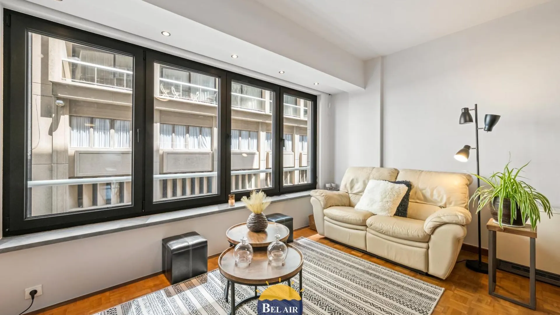 Modern 2-Bedroom Apartment Near Beach & Center T138 오스텐드 벨기에