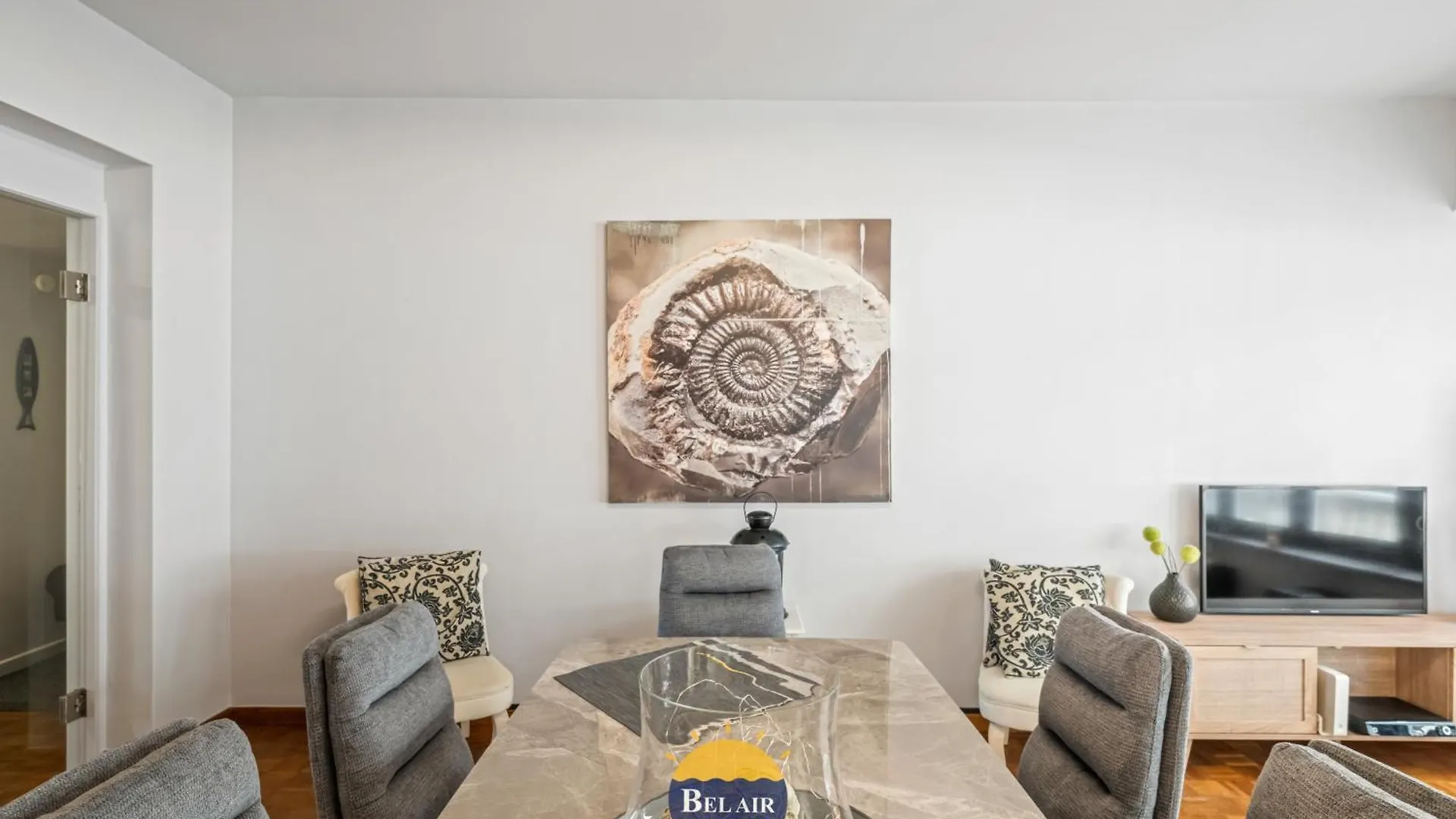 Modern 2-Bedroom Apartment Near Beach & Center T138 오스텐드 0*,  벨기에
